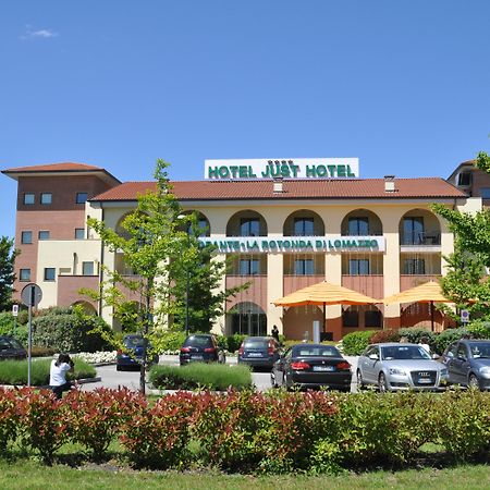 Just Hotel Lomazzo Fiera Esterno foto